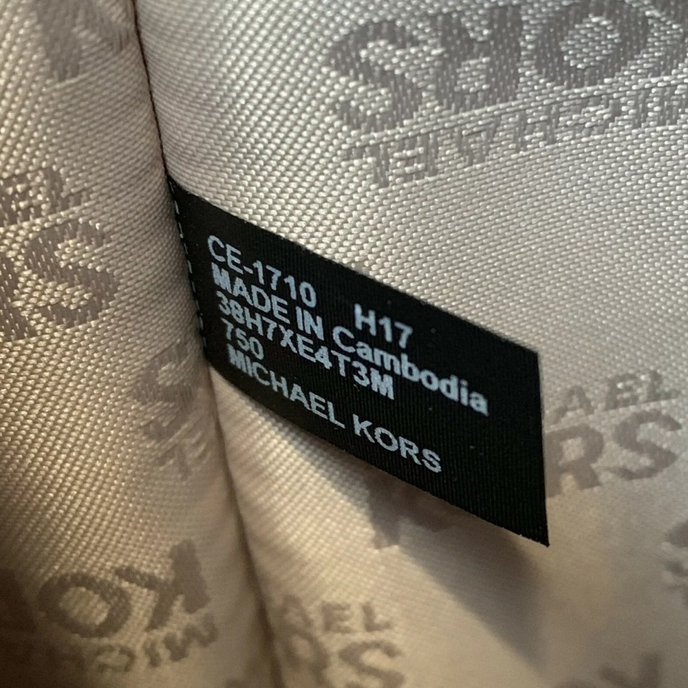 MICHAEL KORS EMRY Pale Gold Large Top Zip Tote - Picture 11 of 12